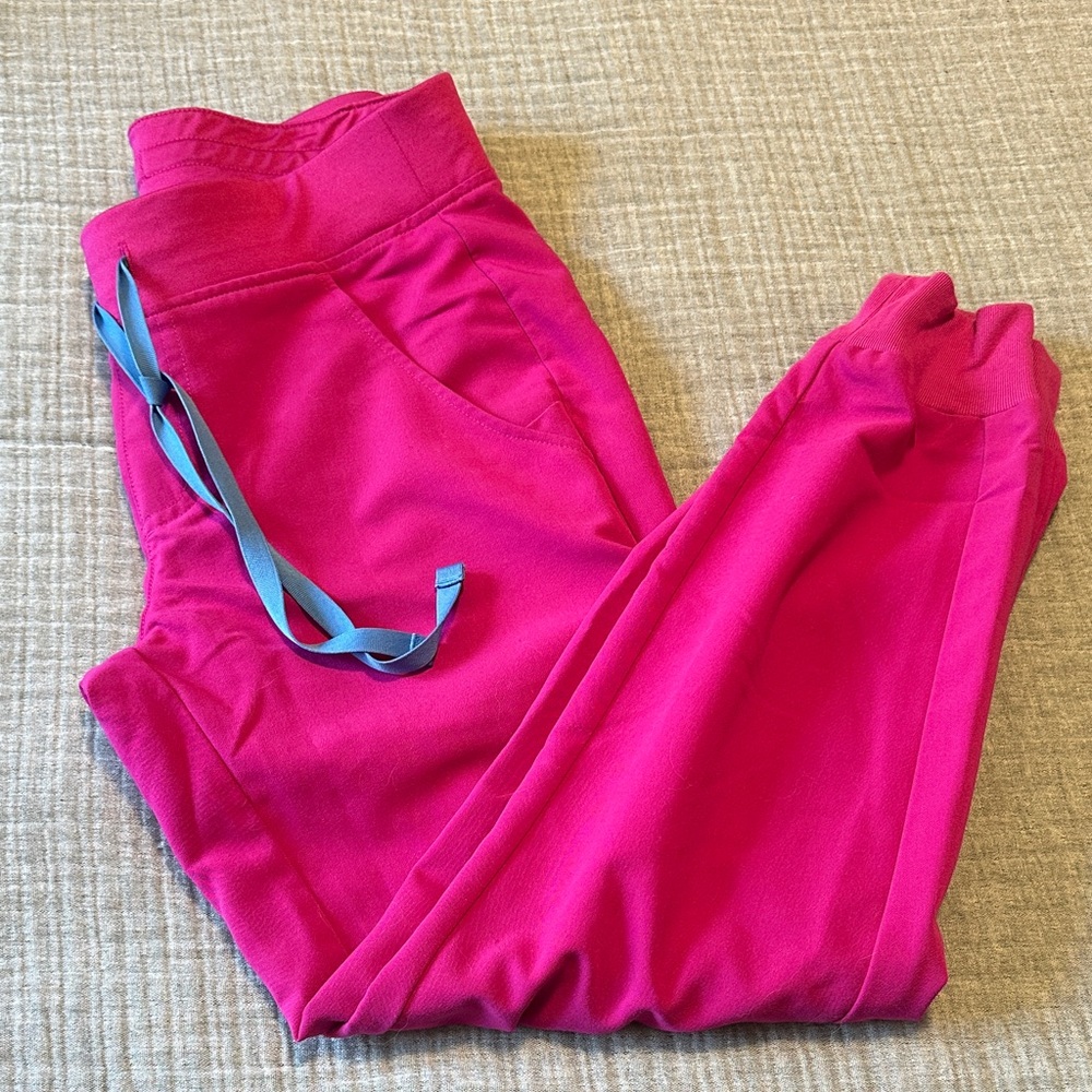 XS Zamora jogger scrub pant in Magenta